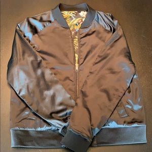 Awesome H&M Brand reversible light jacket.